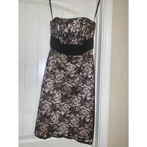 Strapless laced dress